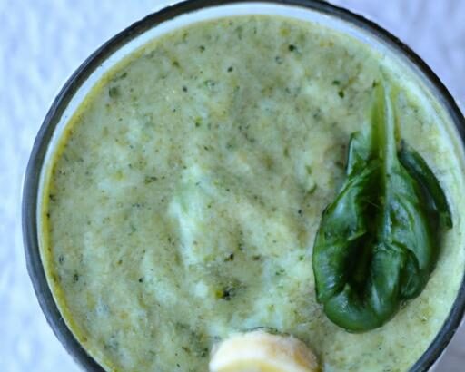 Energize Your Day with a Refreshing Banana Spinach Smoothie