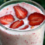 Refreshing Strawberry Almond Milk Smoothie: Healthy & Delicious