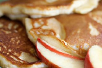 Fluffy Pancakes with Apples & Cinnamon: A Cozy Morning Treat